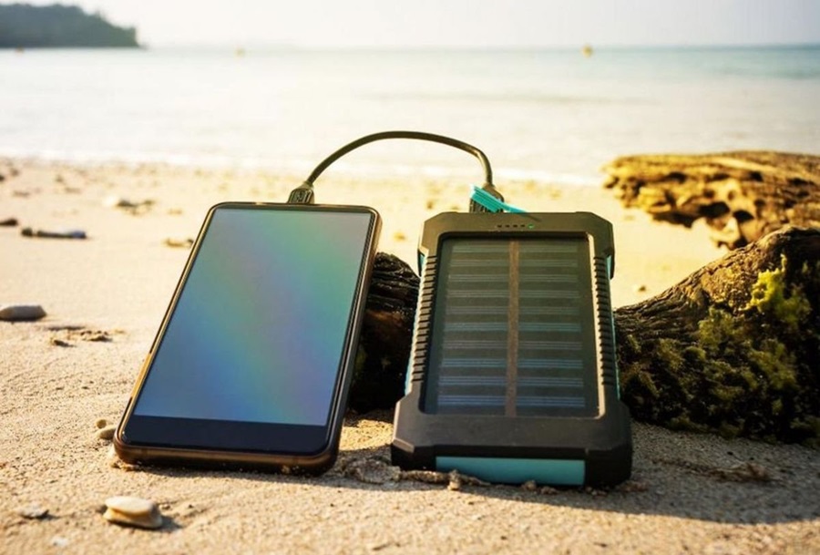 Cómo funciona un cargador solar para dispositivos móviles