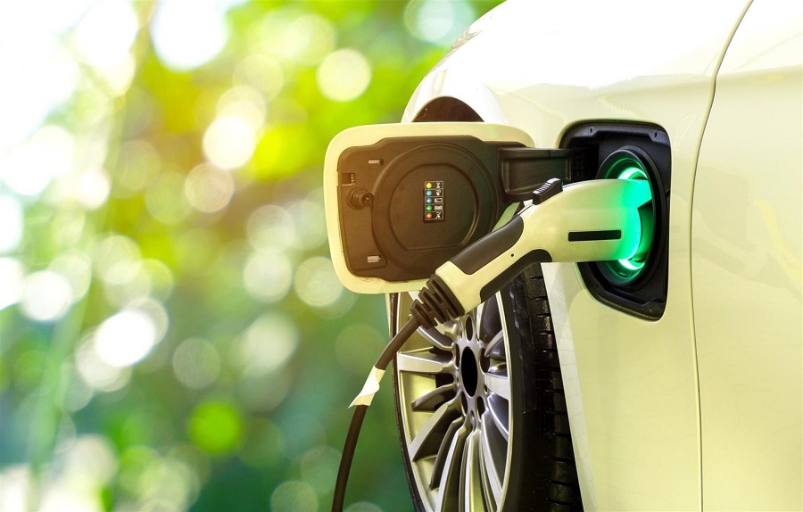 Cómo cargar un coche eléctrico: todo lo que debes saber
