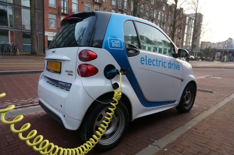 El auge de los vehículos eléctricos: ventajas, desventajas y qué se espera del mercado en el mediano plazo
