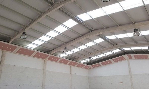 Barreras cortafuegos instaladas en nave inductrial